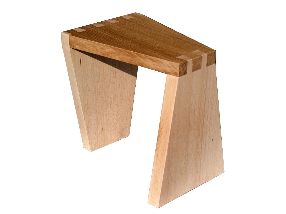 Tabouret à queue d'aronde